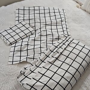 Black and White Grid Pattern Bedding Set